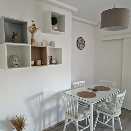River Apartment *